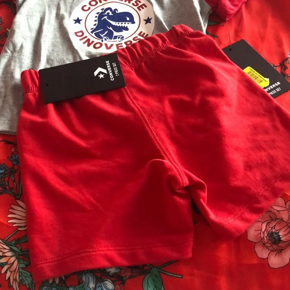 🦖🦕CONVERSE NWT red and gray 2Piece set boys size 24M🦖🦕